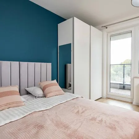 The Blue Nest Targowek Apartment Warsaw